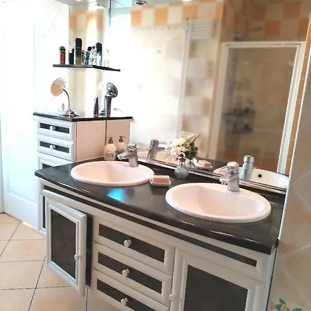 Location Spacieuse Avec Balcon Et Piscine Alojamento de Acomodação e Pequeno-almoço Albi