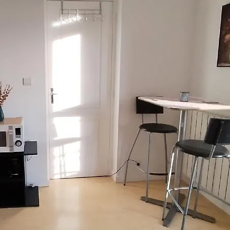 Location Spacieuse Avec Balcon Et Piscine